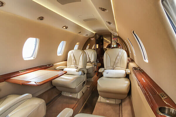 Interior frente avi&atilde;o